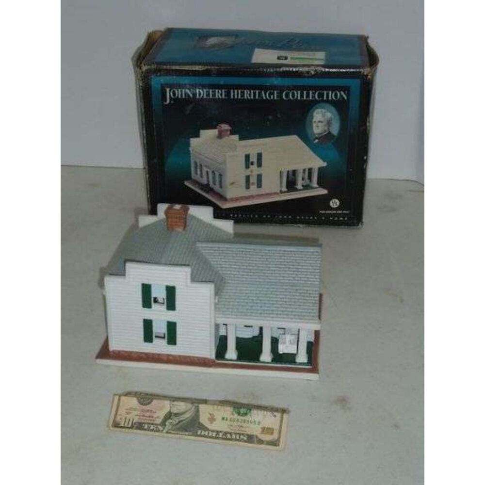 John Deere Heritage Collection House w/ box